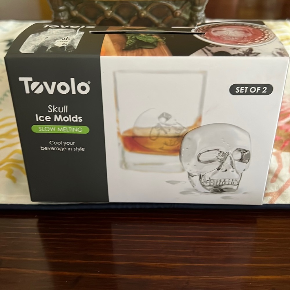 Tovolo- skull ice molds NIB